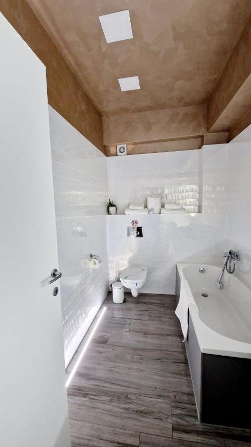 White Tower - Private Studio 106 Mamaia Extérieur photo